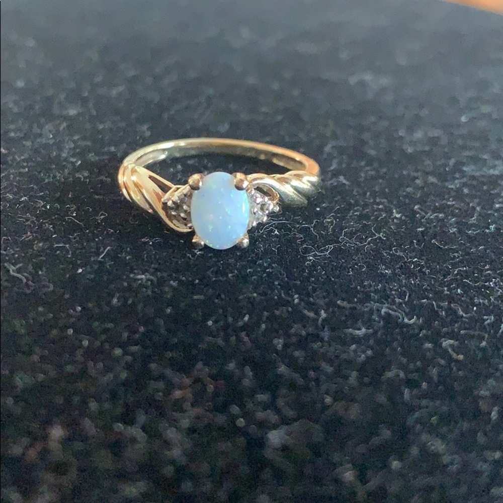 P10k Vintage Yellow Gold Opal Ring with Diamonds